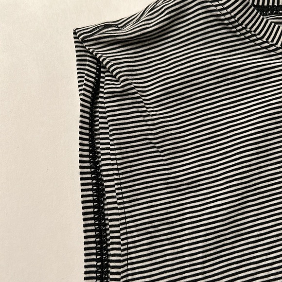 LULULEMON Athletica. Tank Top Size 8 - Picture 4 of 4